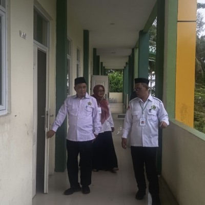 Hari Pertama UM, Kasi Pendidikan Islam Monitoring Pelaksanaan di MIN 17 Kepulauan Seribu