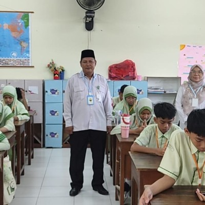 Semangat dan Ketekunan Warnai Hari Pertama Ujian Madrasah di MIN 4 Jakarta