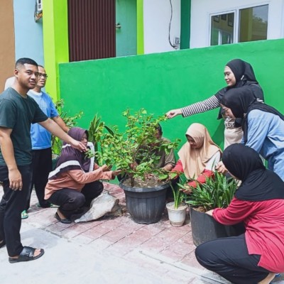 Rasberi di Pulau Kelapa: ASN KUA Kepulauan Seribu Utara Kompak, Sehat dan Peduli Bumi