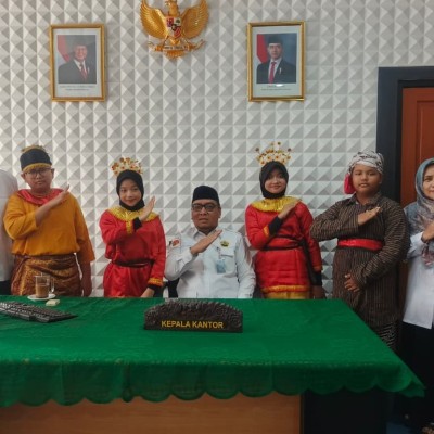 Siswa MIN 8 Jakarta Jadi Presenter Program “Jumpa Tokoh” Bersama KaKanKemenag