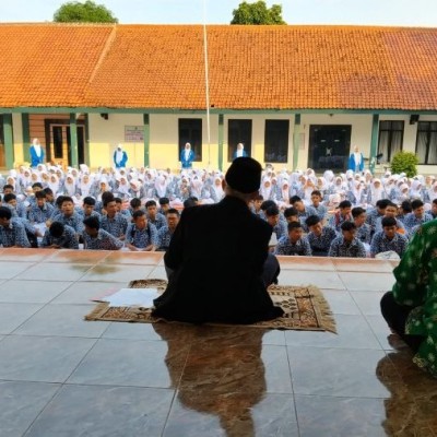 Kajian Kitab Kuning MAN 22 Jakarta Perkuat Pemahaman Adab dan Keutamaan Ilmu
