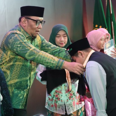 Kepala Kemenag Jakarta Selatan Hadiri Wisuda MI Manaratul Islam, Sampaikan Pesan tentang Akhlak