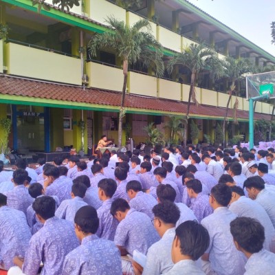 MAN 7 Jakarta Gelar Kajian Taklim Muta’allim tentang Takzimul Ilmu