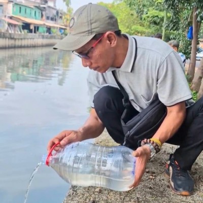 Sambut Hari Raya Waisak, Umat Buddha Tuangkan Cairan Eco Enzhyme, Pulihkan Ekosistem Sungai