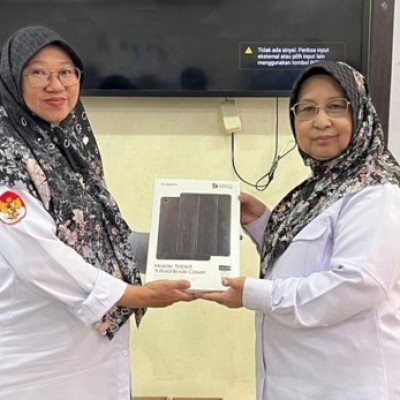 MTsN 41 Al Azhar Asy Syarif Bagikan Tablet Digital untuk Perkuat Pembelajaran Berbasis Teknologi