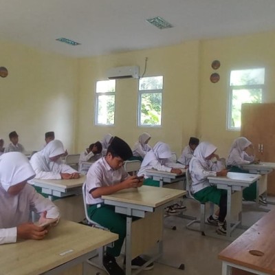 MIN 17 Kepulauan Seribu Laksanakan Hari Terakhir Ujian Madrasah Berbasis Digital