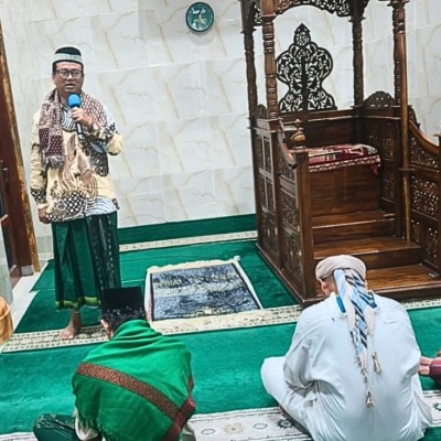 Penyuluh Agama KUA Kepulauan Seribu Utara Isi Tausiah Subuh di Masjid Al Falah Pulau Kelapa