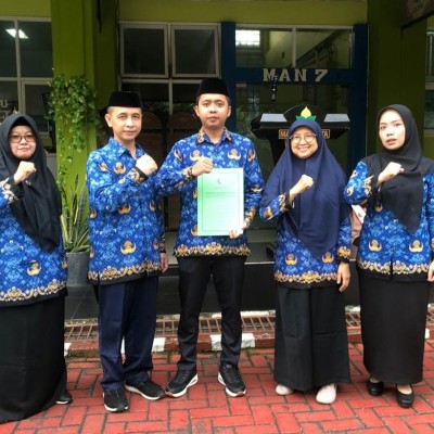 Guru MAN 7 Jakarta Raih Juara 3 Olimpiade Nahwu Sharaf Nasional