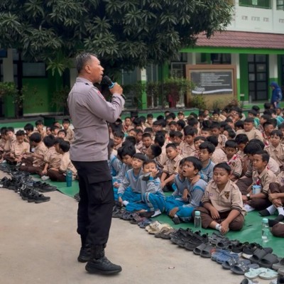 Cegah Bullying Sejak Dini, Bhabinkamtibmas Polsek Kebayoran Lama Berikan Pembinaan di MIN 4 Jakarta
