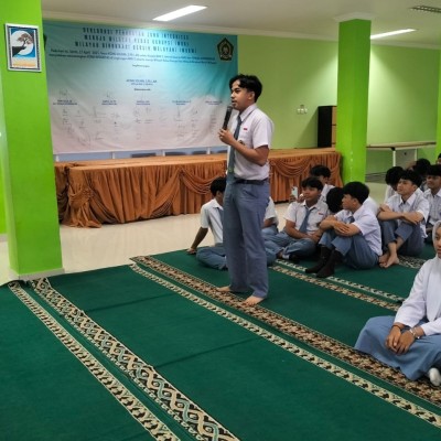 Tumbuhkan Kesadaran Demokrasi, KPU Kota Jakarta Timur Adakan Sosialisasi pada Pemilih Pemula di MAN 2 Jakarta