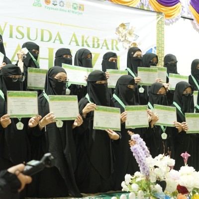 Yayasan Ilmu Al Marjan Gelar Wisuda Akbar Tahfidz Al-Qur'an : Upaya Menjadikan Al-Qur'an Pedoman Dalam Kehidupan