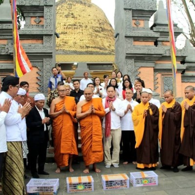 1.500 Umat Buddha Rayakan Tri Suci Waisak Di Vihara Arya Dwipa Arama