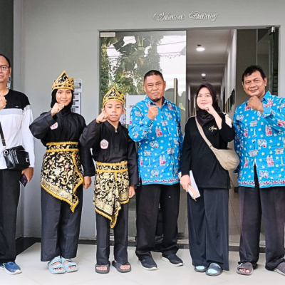 Kasi Pendis Kemenag Kepulauan Seribu Turun Langsung Beri Semangat Kontingen MTsN 26 di Ajang O2SN Kabupaten