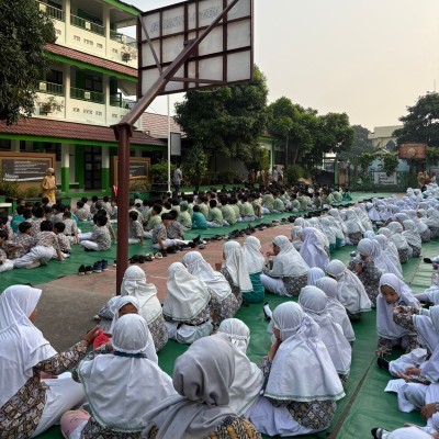 Storytelling Bahasa Inggris Hidupkan Semangat Literasi Siswa MIN 4 Jakarta