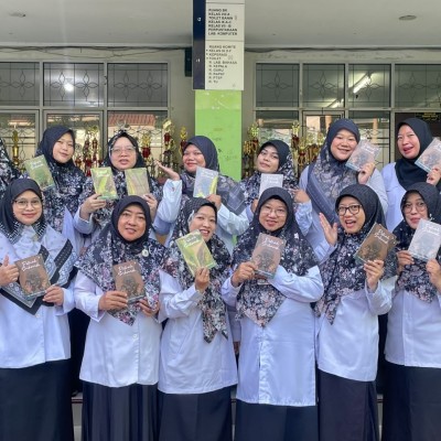 Guru MTsN 41 Al Azhar Asy Syarif Luncurkan Buku Ber-ISBN “PETUAH SRIKANDI”