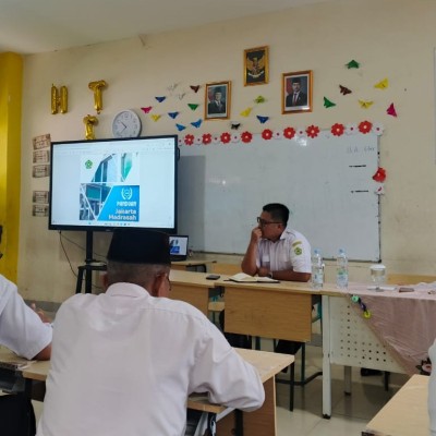 Pengawas Madrasah Berikan Pembinaan Guru di MTsN 29 Jakarta