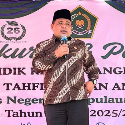 Kepala Kankemenag Kepulauan Seribu Lepas Siswa MTsN 26, Ajak Raih Cita-Cita Setinggi Langit
