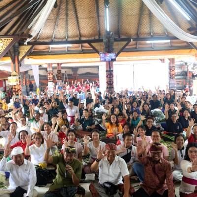 Gotong Royong Umat Hindu Pura Mustika Dharma Jadi Simbol Toleransi