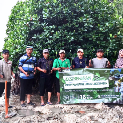 Tanam Mangrove di Pulau Sabira, Kemenag Kepulauan Seribu Wujudkan Ekoteologi dalam Aksi Nyata