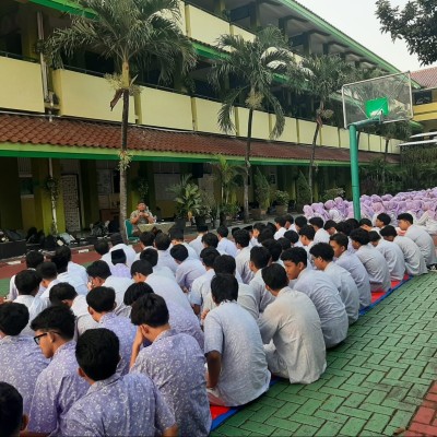 MAN 7 Jakarta Sambut Tahun Baru Islam 1448 H melalui Pembiasaan Pagi