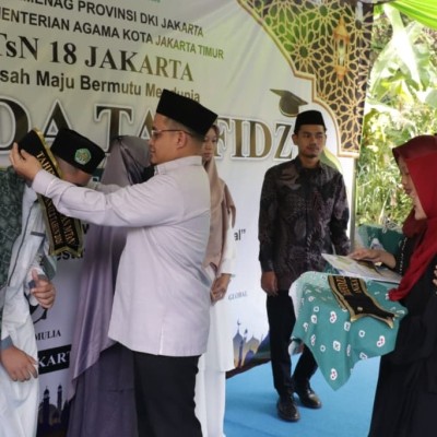 58 Siswa MTsN 18 Jakarta Ikuti Wisuda Tahfiz Al-Qur’an