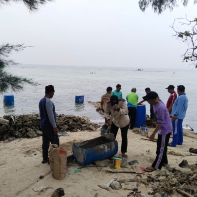 MTsN 26 Kepulauan Seribu Bangun Tanggul Mangrove untuk Cegah Abrasi