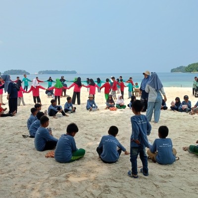 Field Trip Edukatif ke Pulau Dolphin, Siswa MIN 17 Kampus C Perkuat Karakter dan Kebersamaan