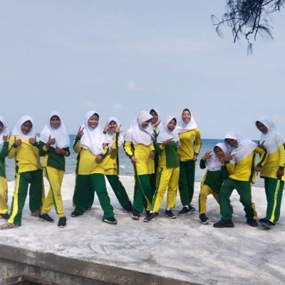 Belajar di Luar Kelas, Siswa MIN 17 Kepulauan Seribu Ikuti Jalan Santai Edukatif ke Jembatan Cinta
