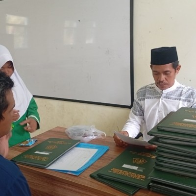 Pembagian Rapor di MIN 17 Kepulauan Seribu Berlangsung Tertib, Orang Tua Hadir Ambil Hasil Belajar Siswa