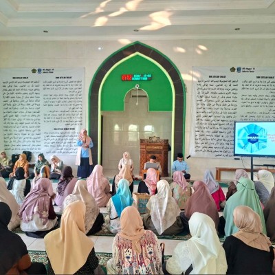 Parenting Class Perkuat Sinergi Madrasah dan Orang Tua