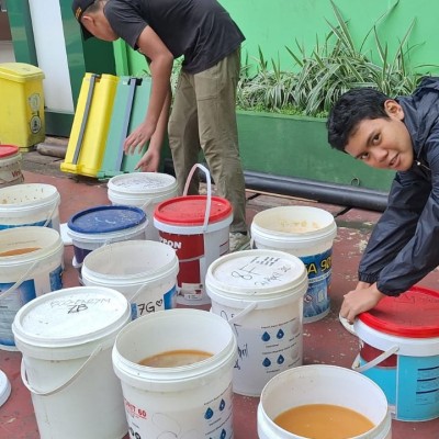 Panen 25 Galon Eco Enzyme, MTsN 41 Perkuat Budaya Peduli Lingkungan
