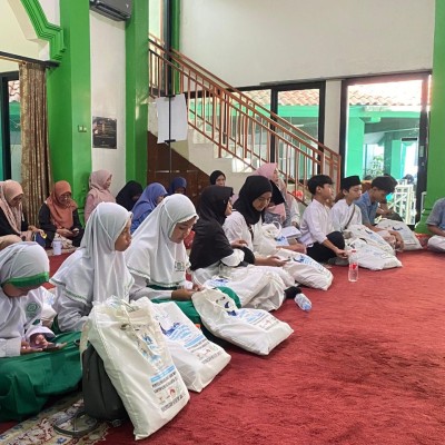 Semarak Muharam 1448 H, Kankemenag Jakarta Selatan Bersama DT Peduli Gelar Santunan Yatim
