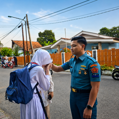 Gerakan Ayah Mengantar Anak Warnai Hari Pertama Sekolah di MTsN 14 Jakarta Timur