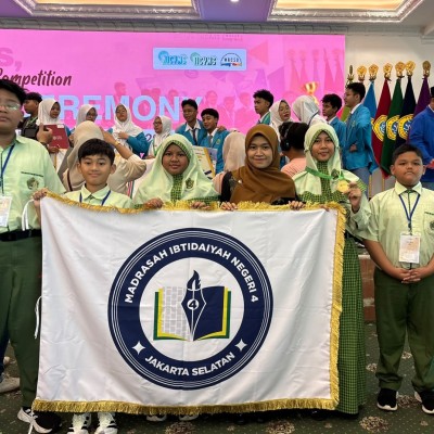 Tampil Percaya Diri di Hadapan Juri, Tim Riset Hydro Squad MIN 4 Jakarta Raih Gold Medal IICYMS 2026