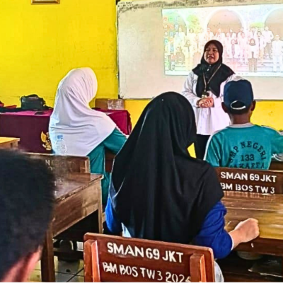 Penyuluh Agama KUA Kepulauan Seribu Utara Tanamkan Karakter Positif kepada Siswa Baru SMAN 69 Jakarta