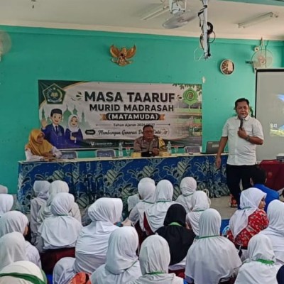 Unit Reserse Narkoba Polsek Johar Baru Edukasi Peserta MATA MUDA MTsN 9 Jakarta