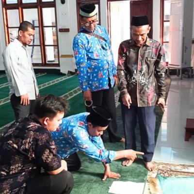 Pastikan Arah Kiblat Akurat, Kemenag Kepulauan Seribu Verifikasi Masjid Al-Makmuriyah Saat Fenomena Rashdul Kiblat