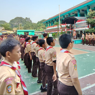 Hari Pramuka, MTsN 34 Jakarta Tanamkan Kemandirian dan Kepedulian Lingkungan