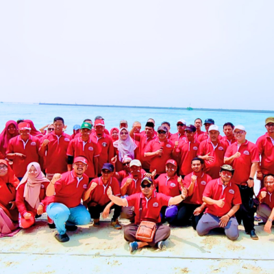 Dari Pantai Sunrise, ASN Kankemenag Kepulauan Seribu Rayakan Kemerdekaan dengan Kebersamaan