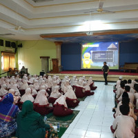 Selamatkan Anak dari Bahaya Gadget :  MIN 4 Jakarta Hadirkan Team ESQ