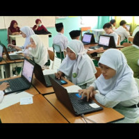 Seleksi PPDB Tahun 2019/2020, Calon Pesdik MTsN 32 Jakarta Ikuti Tes CBT Online