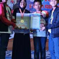 Beraksi Dalam Kontes Robot Nusantara 2019, Tim Robotik MTsN 32 Jakarta Raih 2 Penghargaan