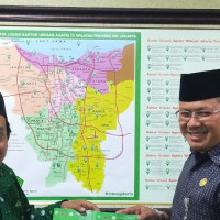 Momen Hardiknas, Kakanwil Kemenag DKI Launching Buku Antologi Esai Guru Madrasah DKI Jakarta