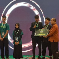 Imam Pamuji dan Zain Sultan Raih Prestasi di Kompetisi Robotik Madrasah 2019