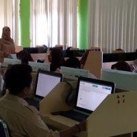 Siswa – siswi MAN 4 Jakarta kelas XII mengikuti Tes Bakat Skolastik Berbasis Komputer