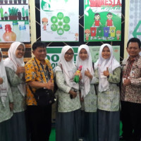 Kader Adiwiyata MAN 16 Edukasi Pengelolaan Lingkungan Melalui Kunjungan Pameran Dinas Lingkungan Hidup Provinsi DKI Jakarta