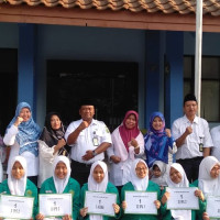 Apresiasi Prestasi Peserta Didik Peringkat Teratas di Kelas, Kepala MAN 16 Jakarta Beri Reward