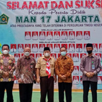 Direktur  KSKK Madrasah Tinjau Pelaksanaan PTM Terbatas Di MAN 17 Jakarta